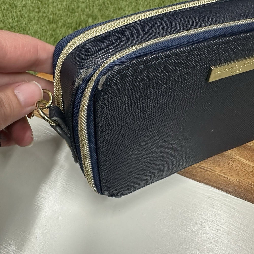 ADRIENNE VITTADINI Charging Wallet Crossbody RFID Protection NAVY SAFFIANO‎ - Picture 11 of 14